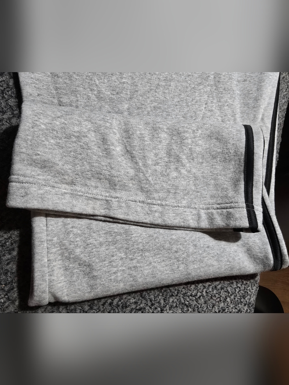 Adidas gray sweatpants with classic black 3-stripe detail and embroidered logo - Picture 6 of 9